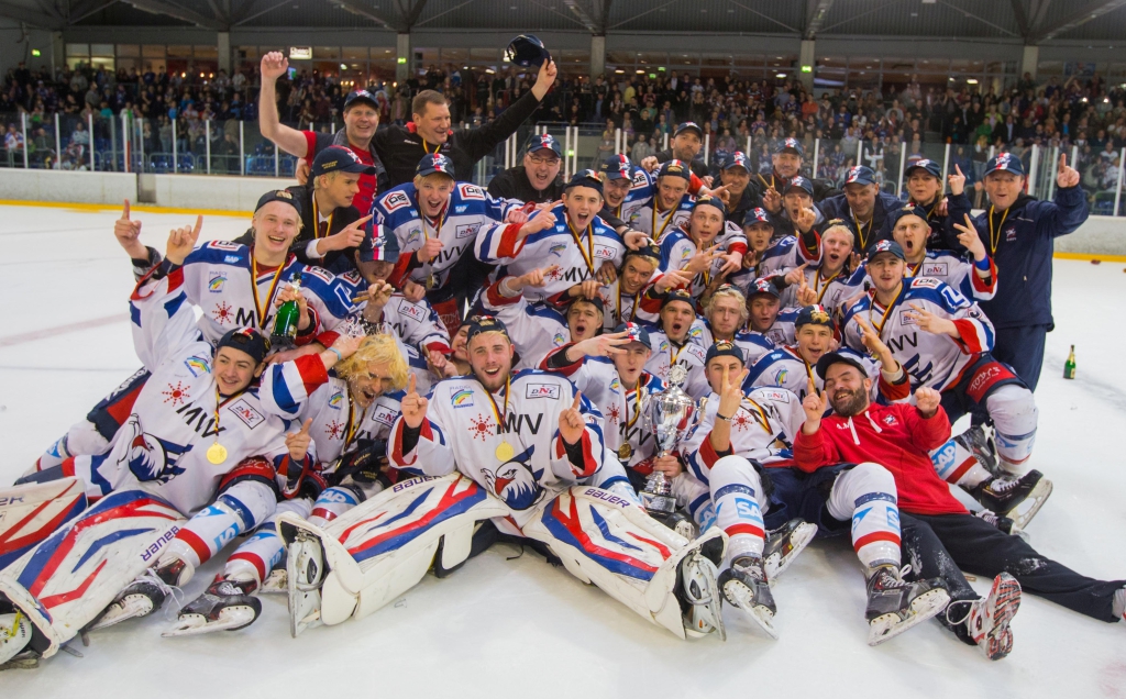 Jungadler vs, Eisbaeren